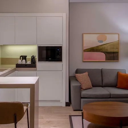 Hotel Altunizade Istanbul, Curio Collection By Hilton