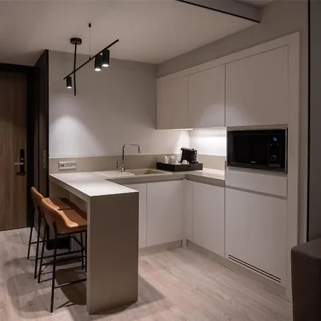 Altunizade Istanbul, Curio Collection By Hilton 5*