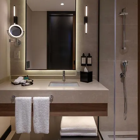 Отель Altunizade Istanbul, Curio Collection By Hilton 5*