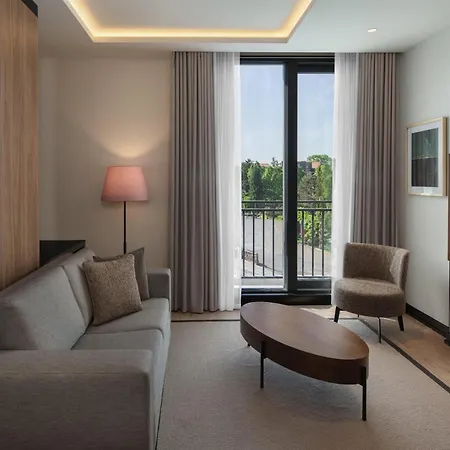 Altunizade Istanbul, Curio Collection By Hilton